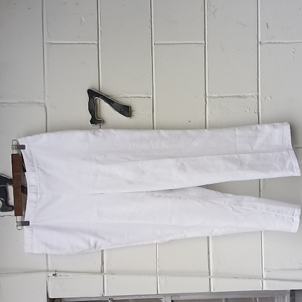 Women slack or pants 👖.